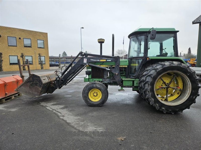 Traktor a típus John Deere 2850 med frontlæsser og redskaber, Gebrauchtmaschine ekkor: Nykøbing Falster