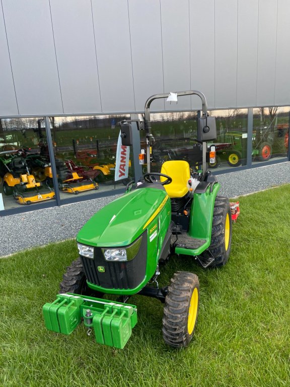 Traktor Türe ait John Deere 3025E, Neumaschine içinde Alferde (resim 2)
