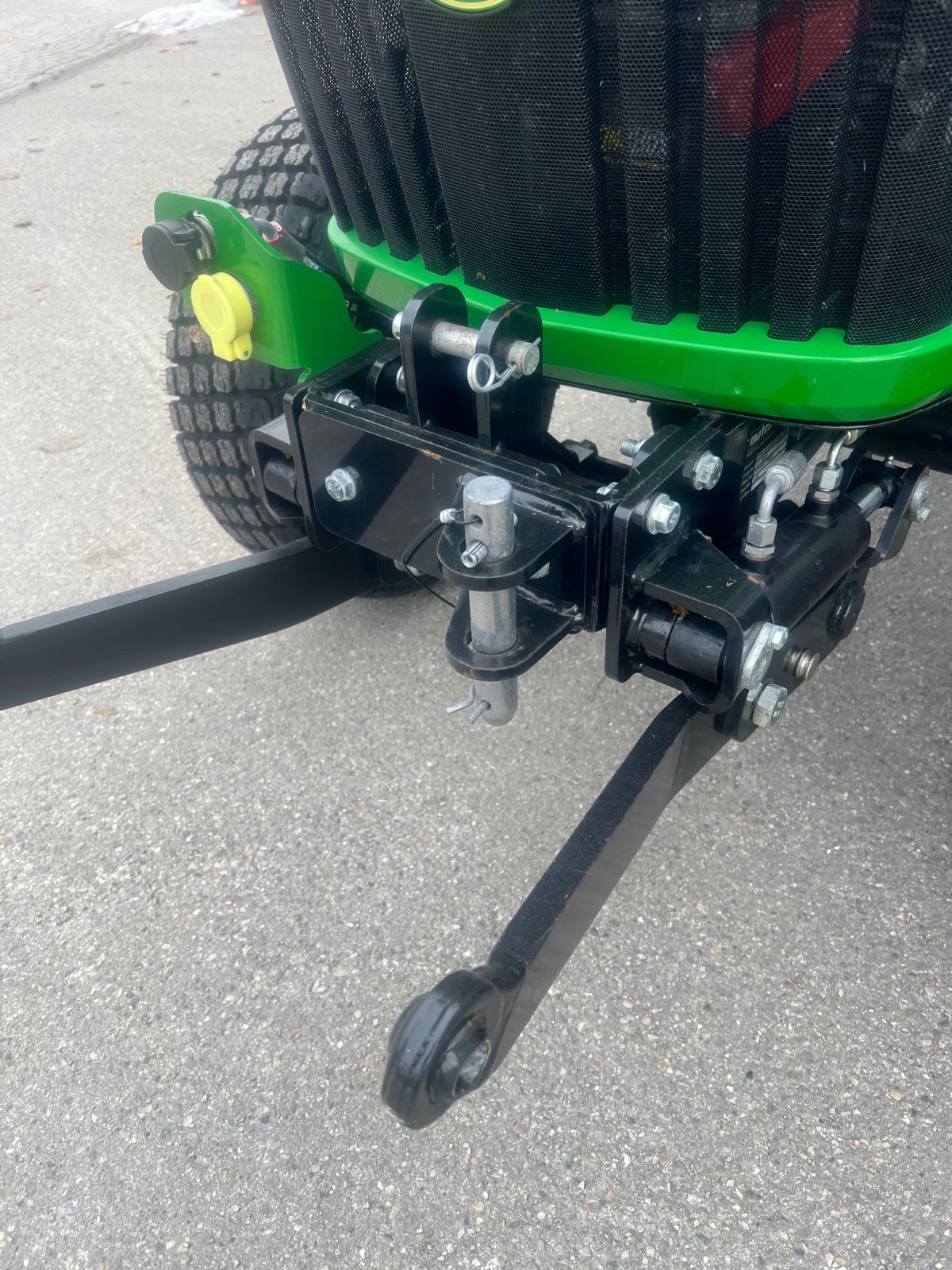 Traktor des Typs John Deere 3025E, Neumaschine in München (Bild 5)