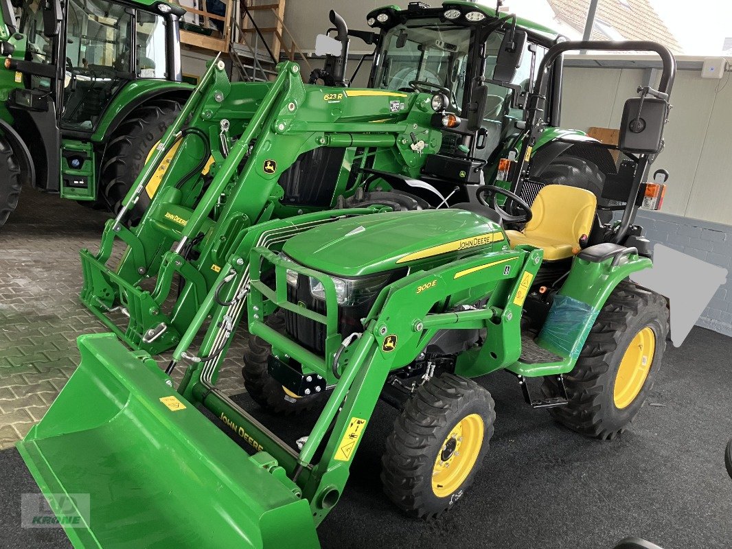 Traktor des Typs John Deere 3038E+300E, Gebrauchtmaschine in Alt-Mölln (Bild 1)