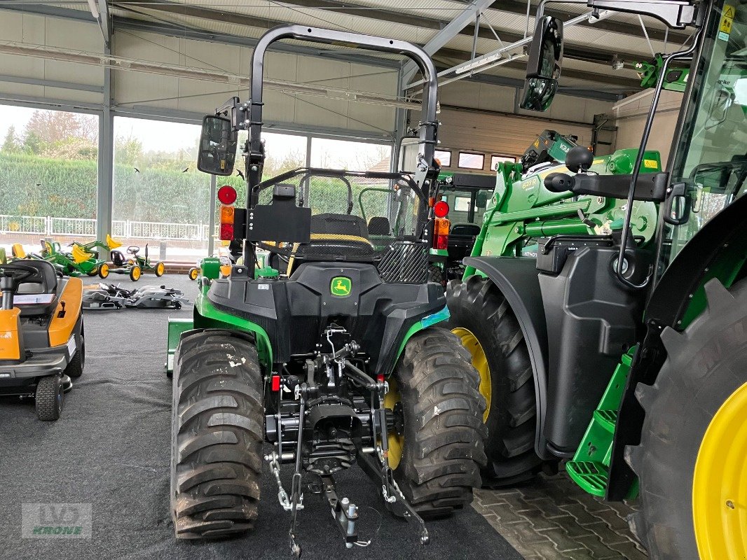 Traktor des Typs John Deere 3038E+300E, Gebrauchtmaschine in Alt-Mölln (Bild 3)