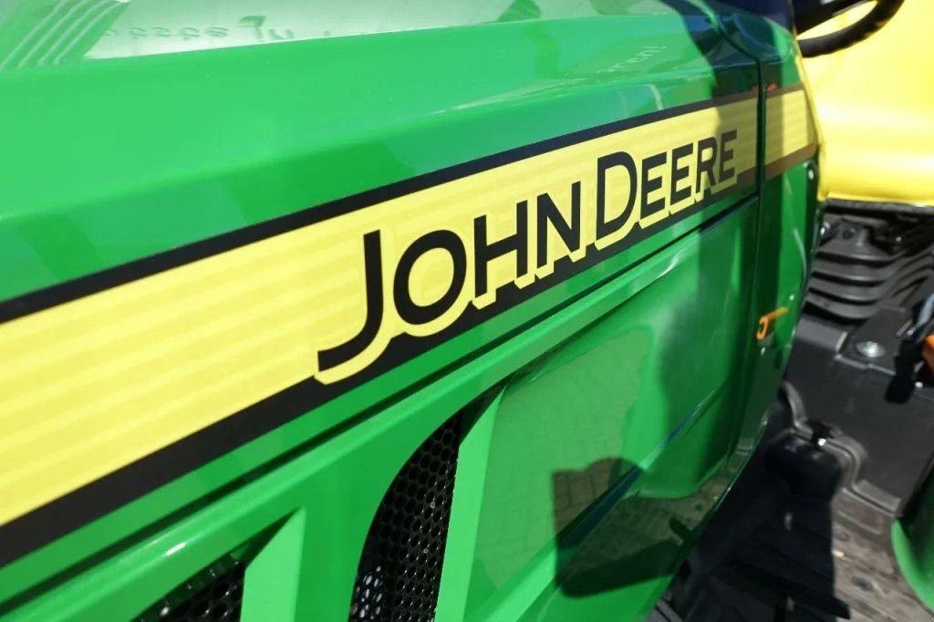 Traktor des Typs John Deere 3038E 4wd HST / 0002 Draaiuren / Voorlader, Gebrauchtmaschine in Swifterband (Bild 8)