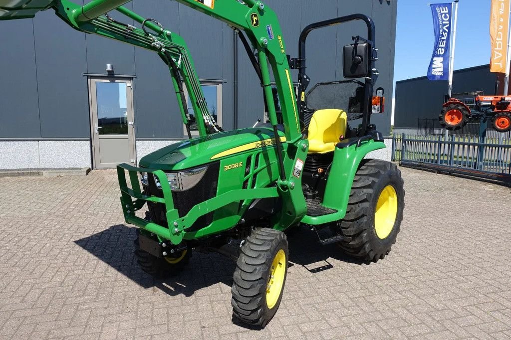 Traktor типа John Deere 3038E 4wd HST / 0005 Draaiuren / Voorlader, Gebrauchtmaschine в Swifterband (Фотография 4)