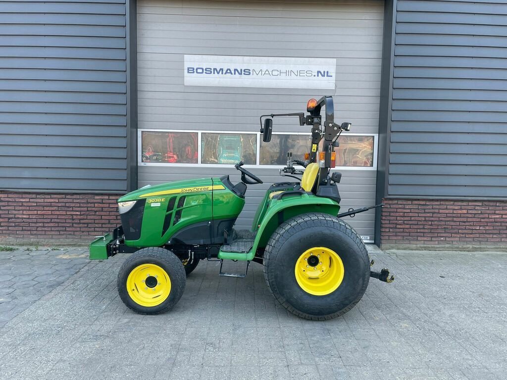 Traktor typu John Deere 3038E compacttractor 38 PK, Gebrauchtmaschine v Neer (Obrázok 2)