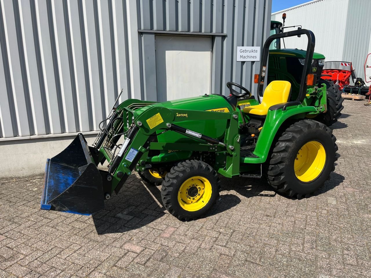 Traktor des Typs John Deere 3038E, Gebrauchtmaschine in Baarle-Nassau (Bild 8)