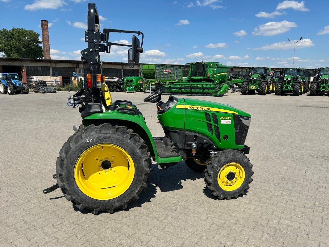 Traktor a típus John Deere 3038E, Neumaschine ekkor: Mrągowo (Kép 2)