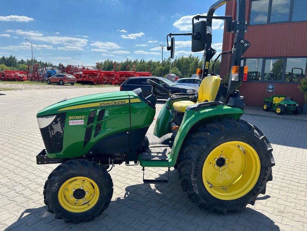 Traktor a típus John Deere 3038E, Neumaschine ekkor: Mrągowo (Kép 3)