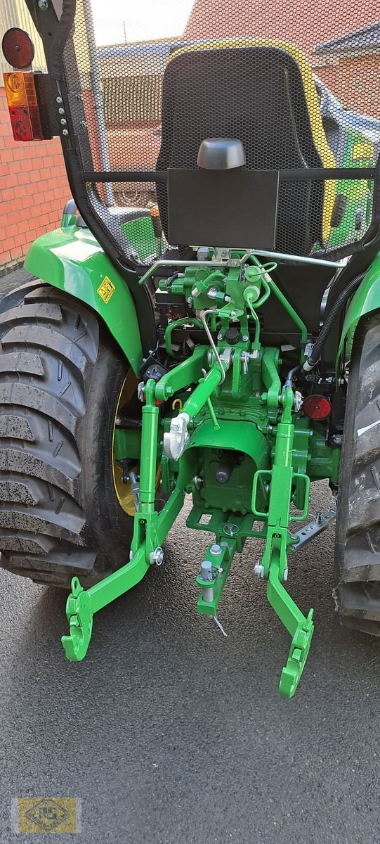 Traktor des Typs John Deere 3039R, Neumaschine in Beelen (Bild 6)