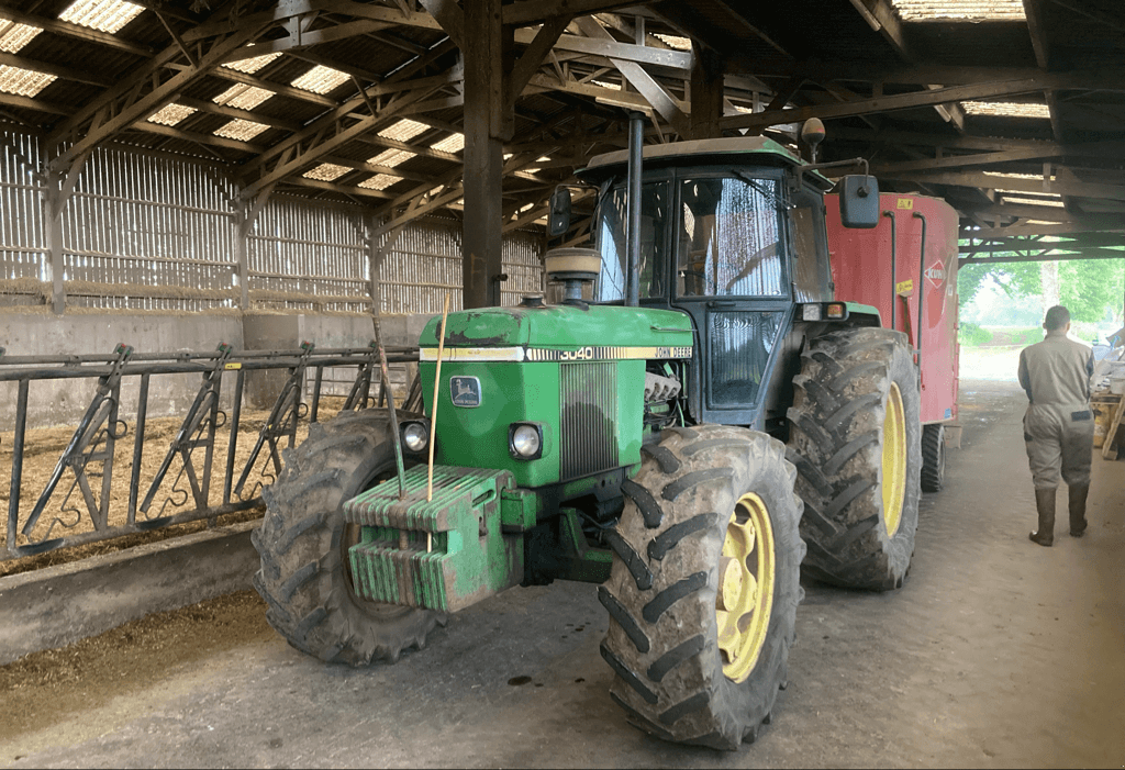 Traktor del tipo John Deere 3040 4RM, Gebrauchtmaschine en TREMEUR (Imagen 1)