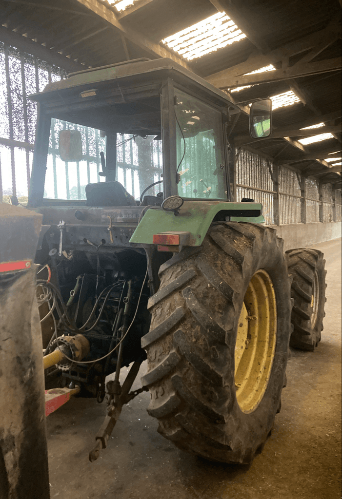 Traktor del tipo John Deere 3040 4RM, Gebrauchtmaschine en TREMEUR (Imagen 3)