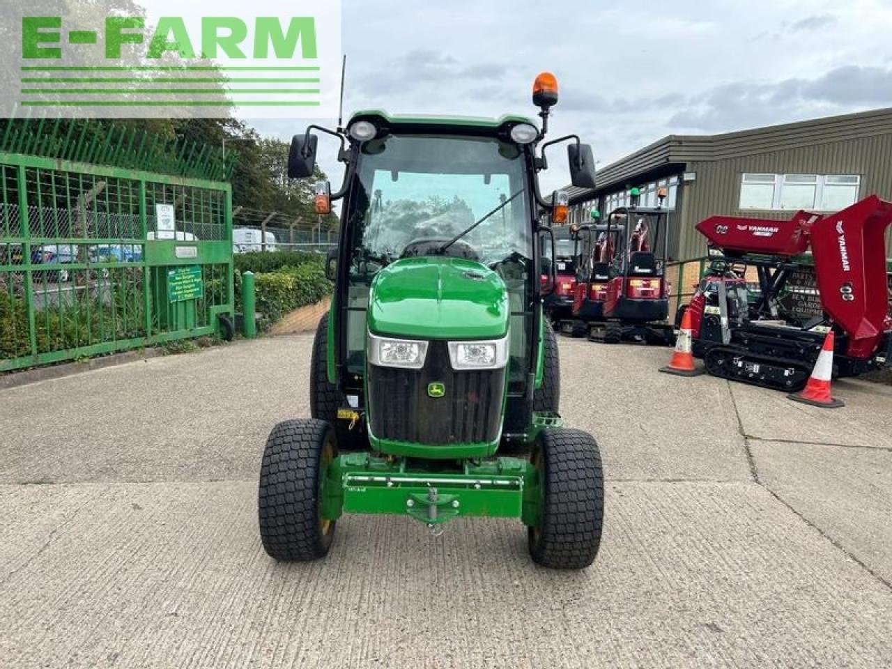 Traktor des Typs John Deere 3046r cab, Gebrauchtmaschine in Norwich (Bild 2)