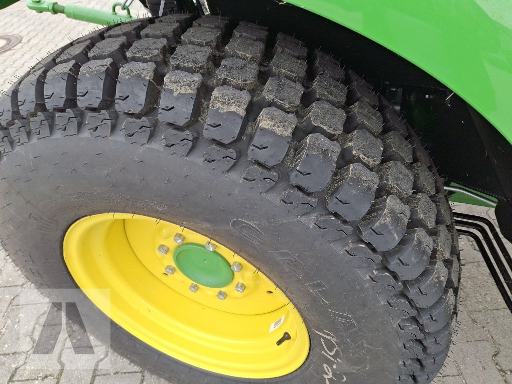 Traktor typu John Deere 3046R, Neumaschine v Regensburg (Obrázek 8)