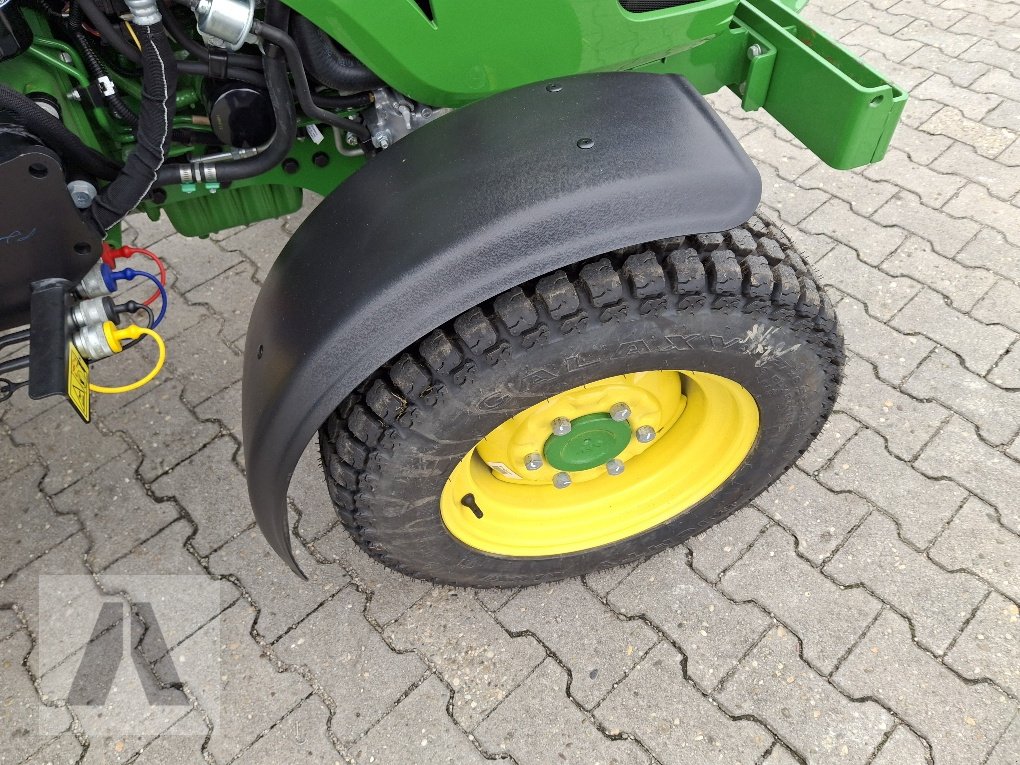 Traktor typu John Deere 3046R, Neumaschine v Regensburg (Obrázek 9)