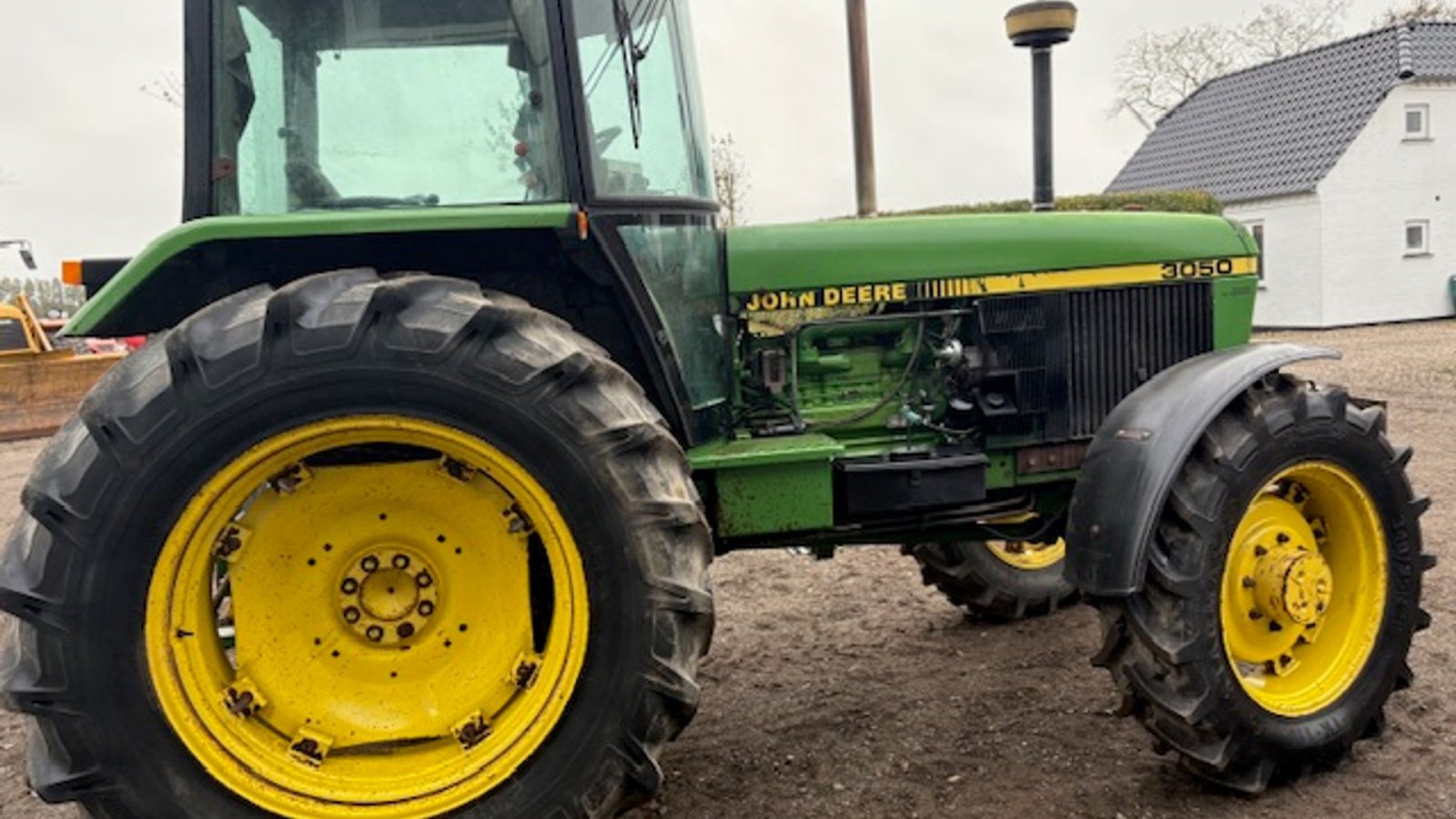 Traktor des Typs John Deere 3050 4WD MED FRONTVÆGTE, Gebrauchtmaschine in Dronninglund (Bild 8)