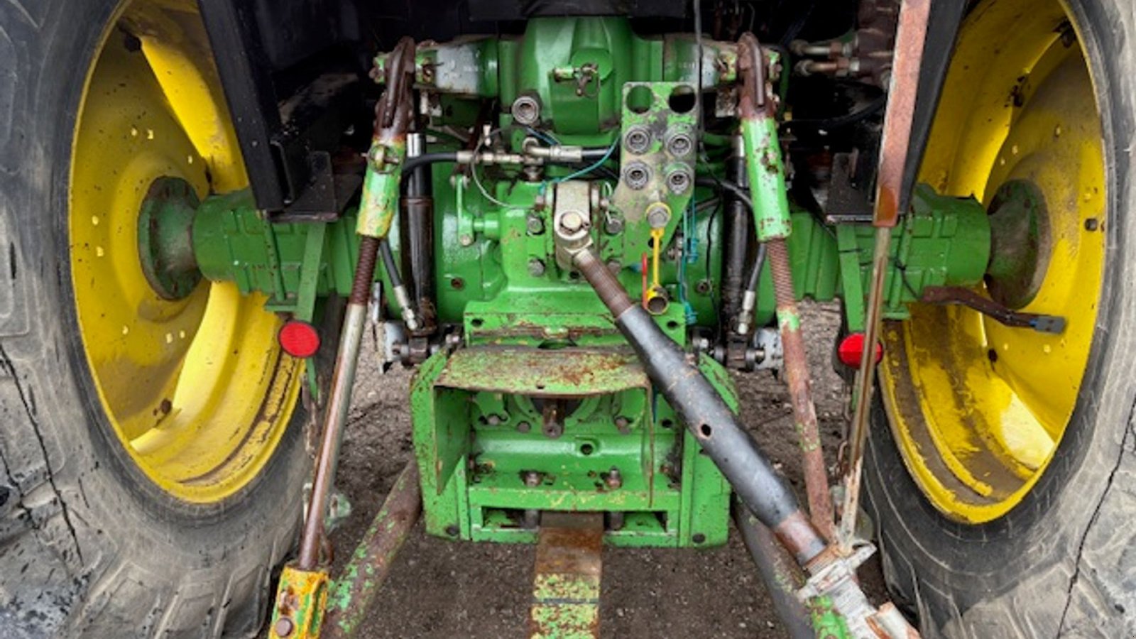 Traktor des Typs John Deere 3050 4WD MED FRONTVÆGTE, Gebrauchtmaschine in Dronninglund (Bild 11)