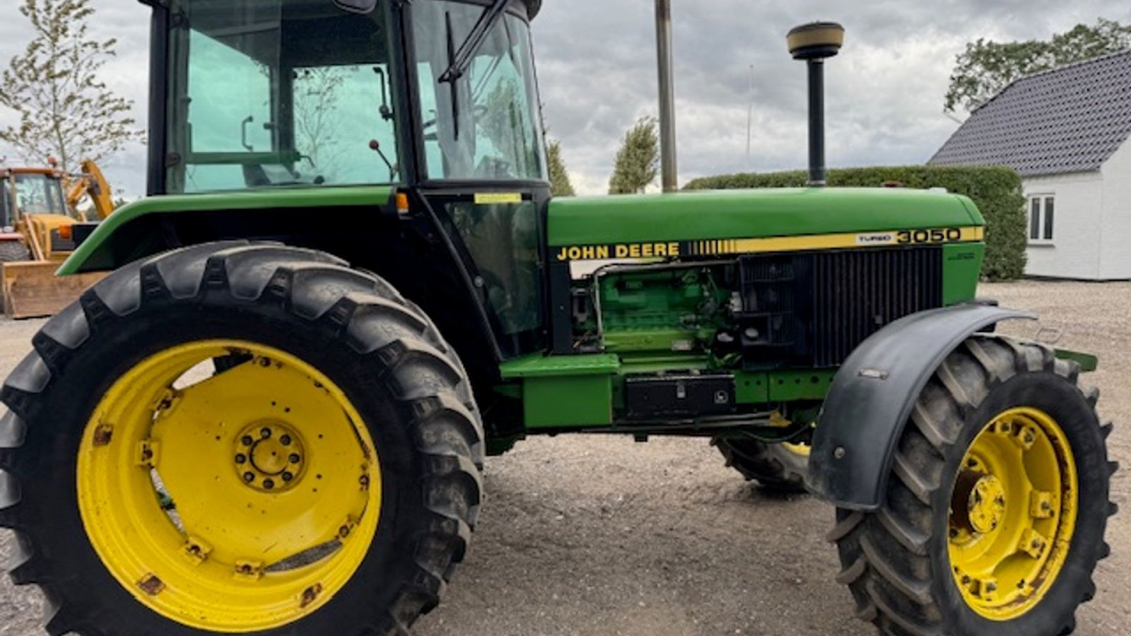 Traktor типа John Deere 3050 4WD MED FRONTVÆGTE, Gebrauchtmaschine в Dronninglund (Фотография 8)