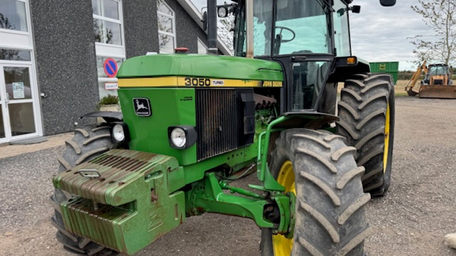 Traktor типа John Deere 3050 4WD MED FRONTVÆGTE, Gebrauchtmaschine в Dronninglund (Фотография 4)