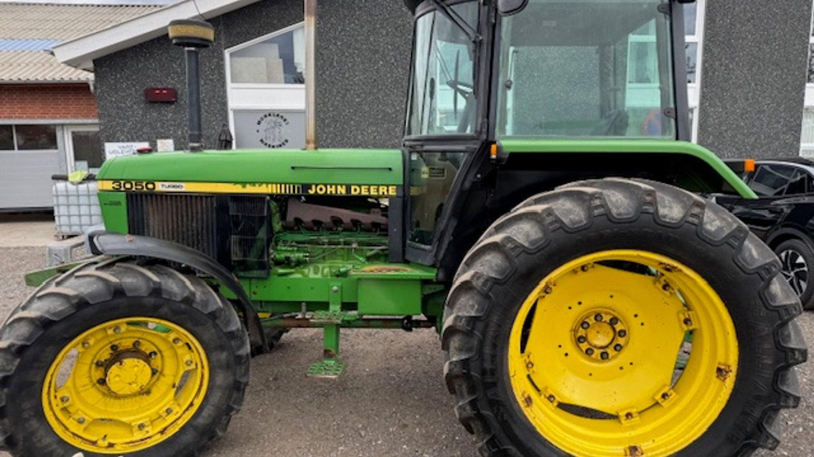 Traktor типа John Deere 3050 4WD MED FRONTVÆGTE, Gebrauchtmaschine в Dronninglund (Фотография 2)