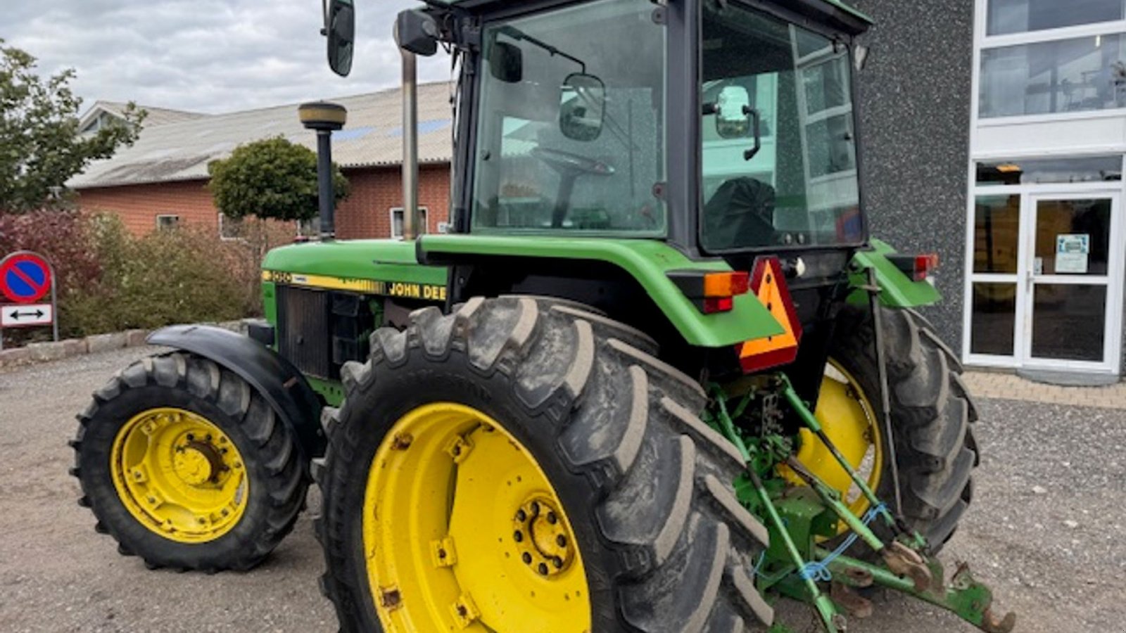 Traktor типа John Deere 3050 4WD MED FRONTVÆGTE, Gebrauchtmaschine в Dronninglund (Фотография 15)