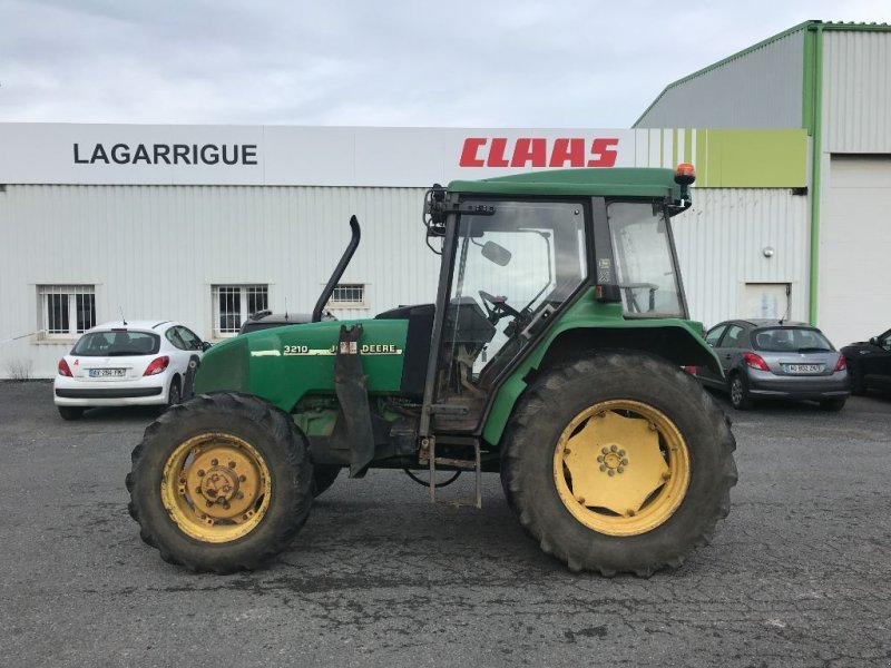 Traktor del tipo John Deere 3210 X  CABINE, Gebrauchtmaschine en MORLHON LE HAUT (Imagen 1)