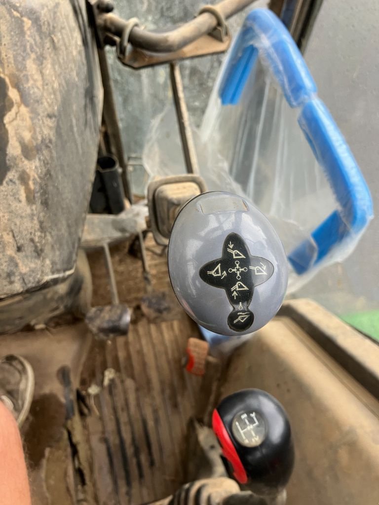 Traktor of the type John Deere 3210 X  CABINE, Gebrauchtmaschine in MORLHON LE HAUT (Picture 11)