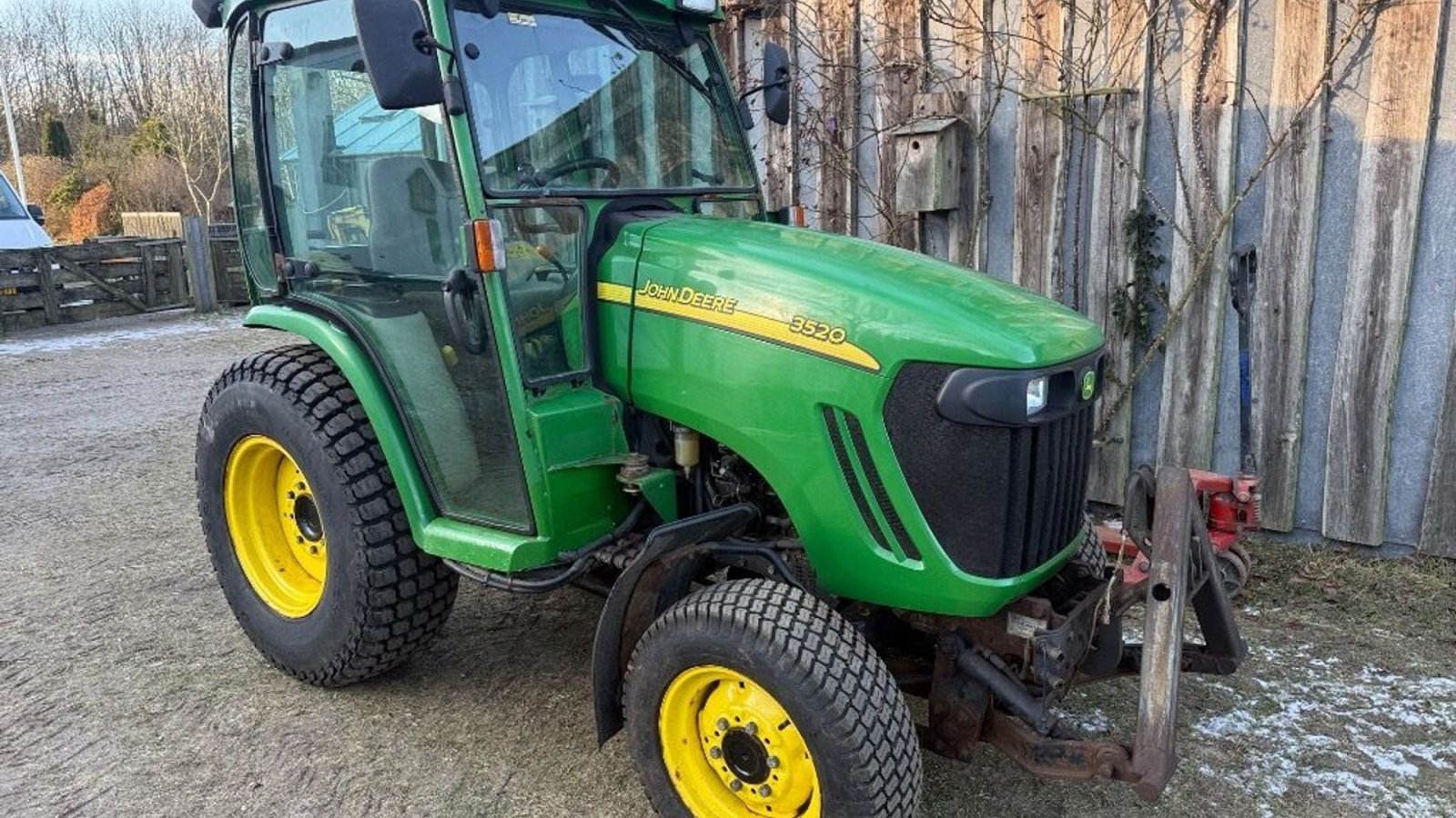 Traktor van het type John Deere 3520 007 med Stensballe frontlift, Gebrauchtmaschine in Rødovre (Foto 1)