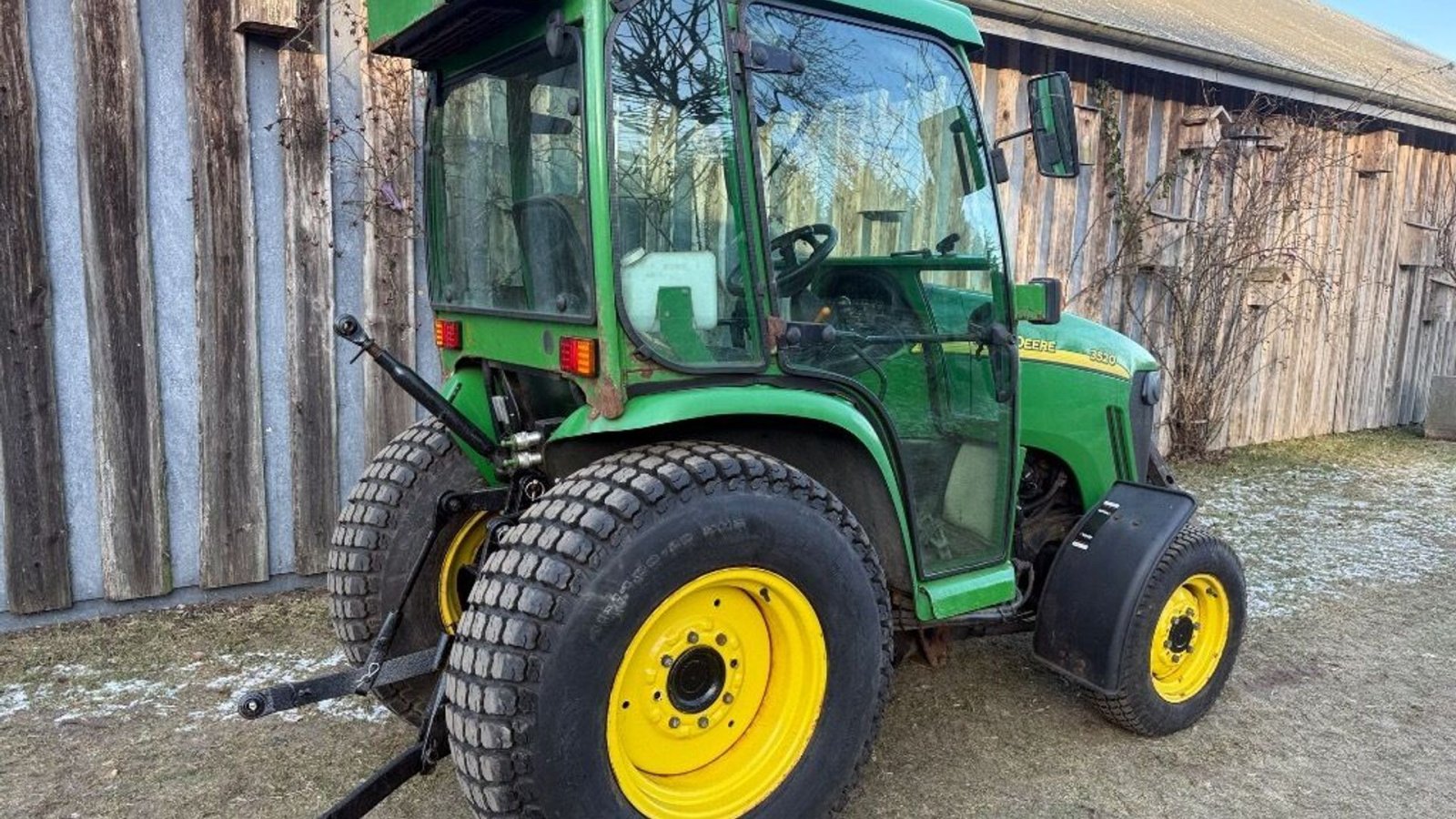 Traktor des Typs John Deere 3520 007, Gebrauchtmaschine in Rødovre (Bild 3)