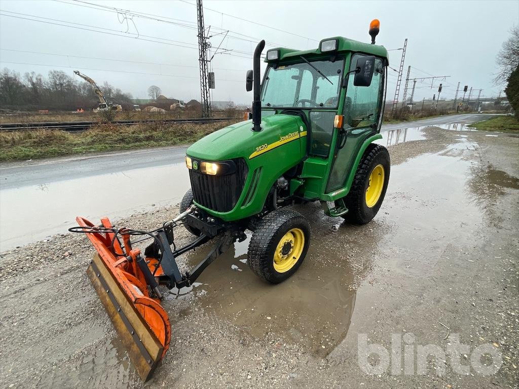Traktor του τύπου John Deere 3520, Gebrauchtmaschine σε Düsseldorf (Φωτογραφία 1)