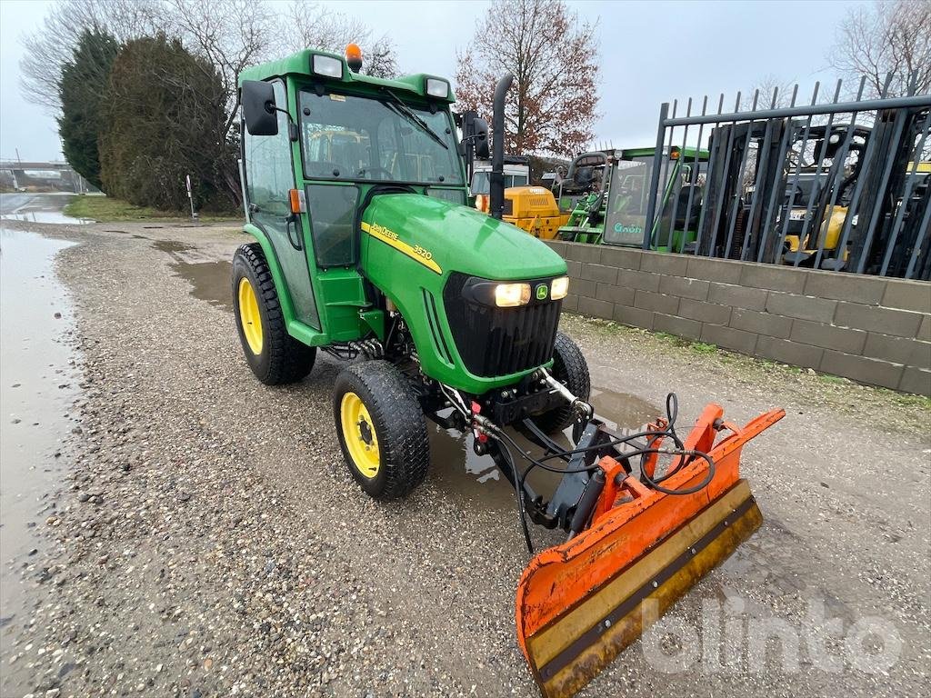 Traktor του τύπου John Deere 3520, Gebrauchtmaschine σε Düsseldorf (Φωτογραφία 2)