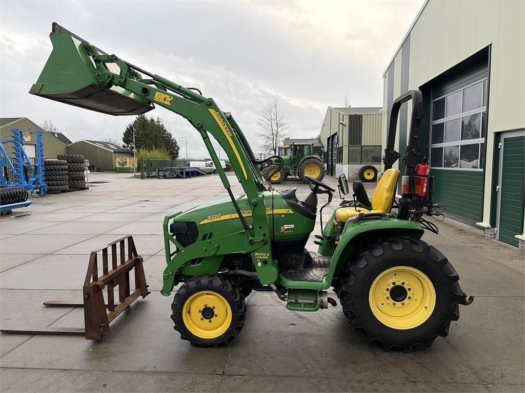 Traktor del tipo John Deere 3720 3 Speed e-Hydro & frontloader, Gebrauchtmaschine en Bant (Imagen 8)