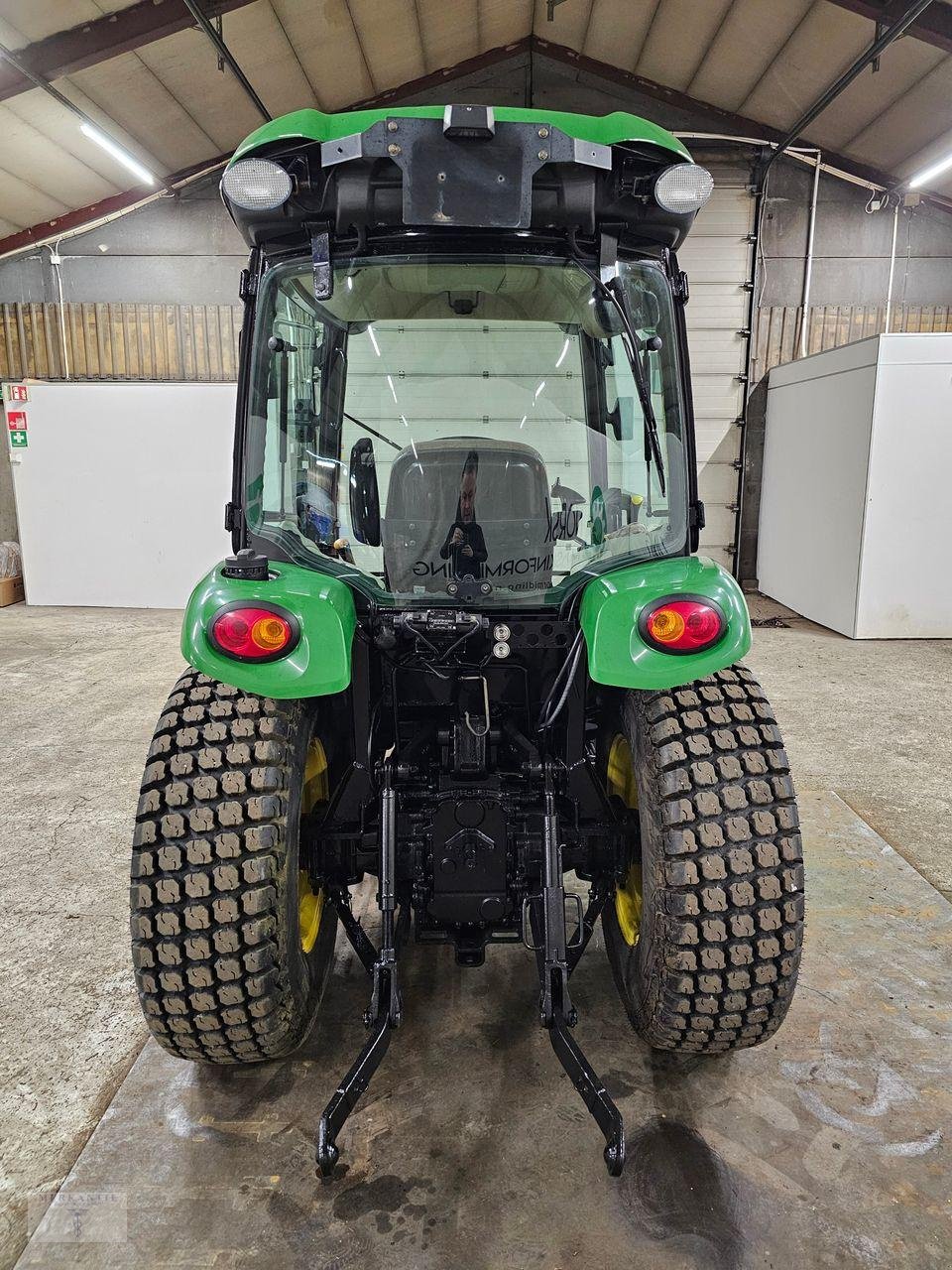 Traktor des Typs John Deere 3720, Gebrauchtmaschine in Pragsdorf (Bild 5)