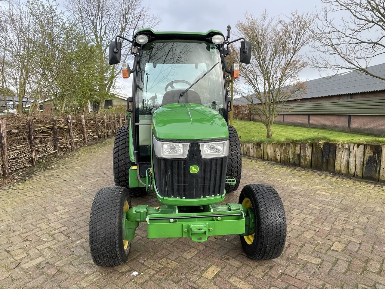 Traktor des Typs John Deere 4049R, Gebrauchtmaschine in Nieuw Roden (Bild 4)