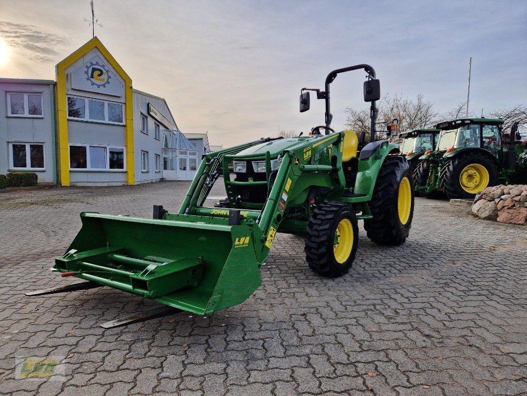 Traktor of the type John Deere 4052M mit Frontlader, Gebrauchtmaschine in Schenkenberg (Picture 2)