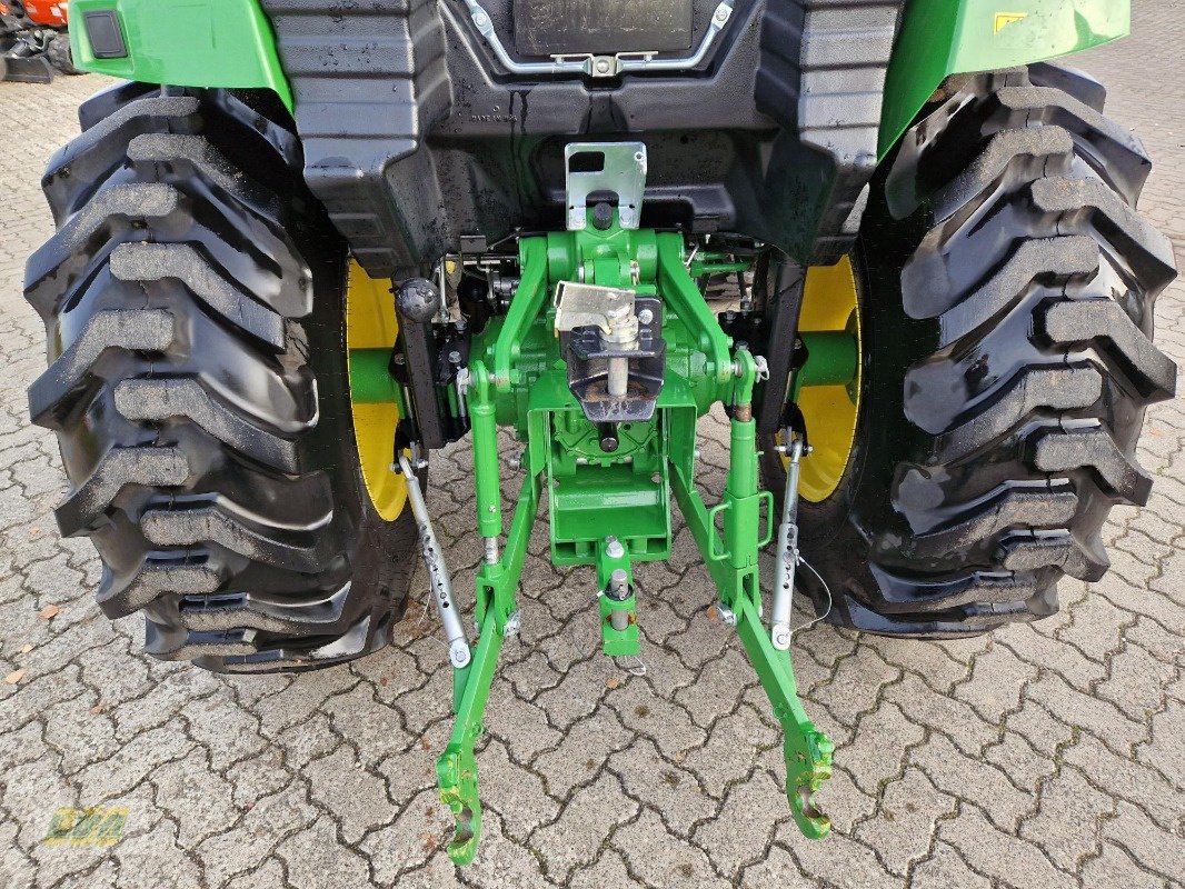 Traktor of the type John Deere 4052M mit Frontlader, Gebrauchtmaschine in Schenkenberg (Picture 8)