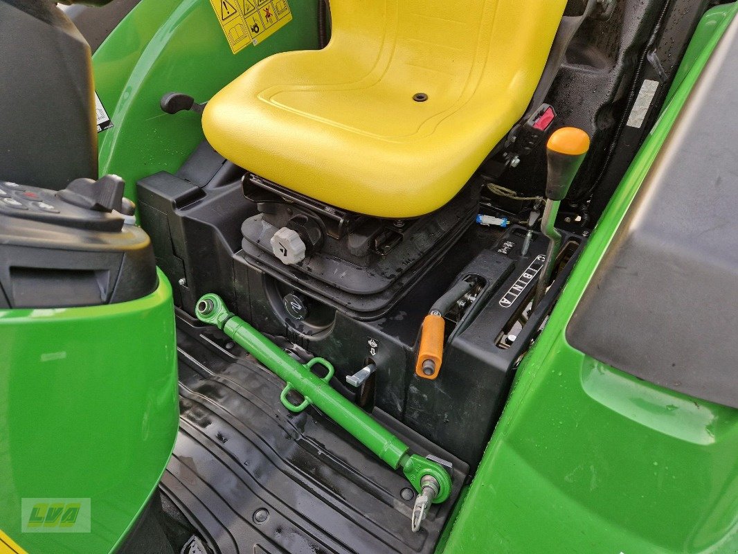 Traktor of the type John Deere 4052M mit Frontlader, Gebrauchtmaschine in Schenkenberg (Picture 9)