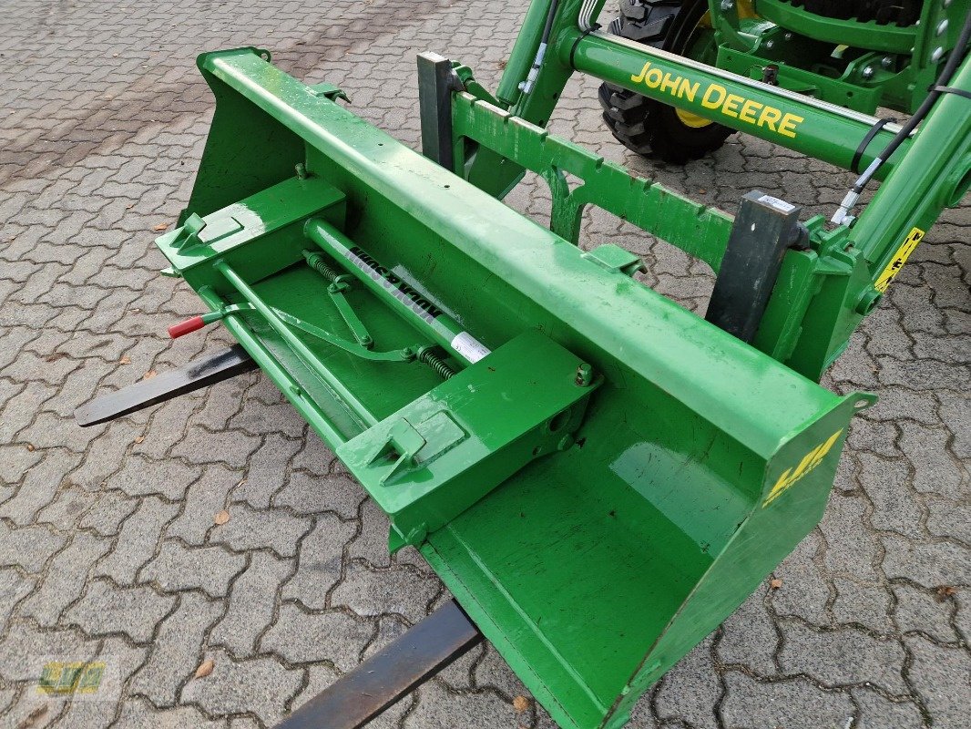 Traktor of the type John Deere 4052M mit Frontlader, Gebrauchtmaschine in Schenkenberg (Picture 14)