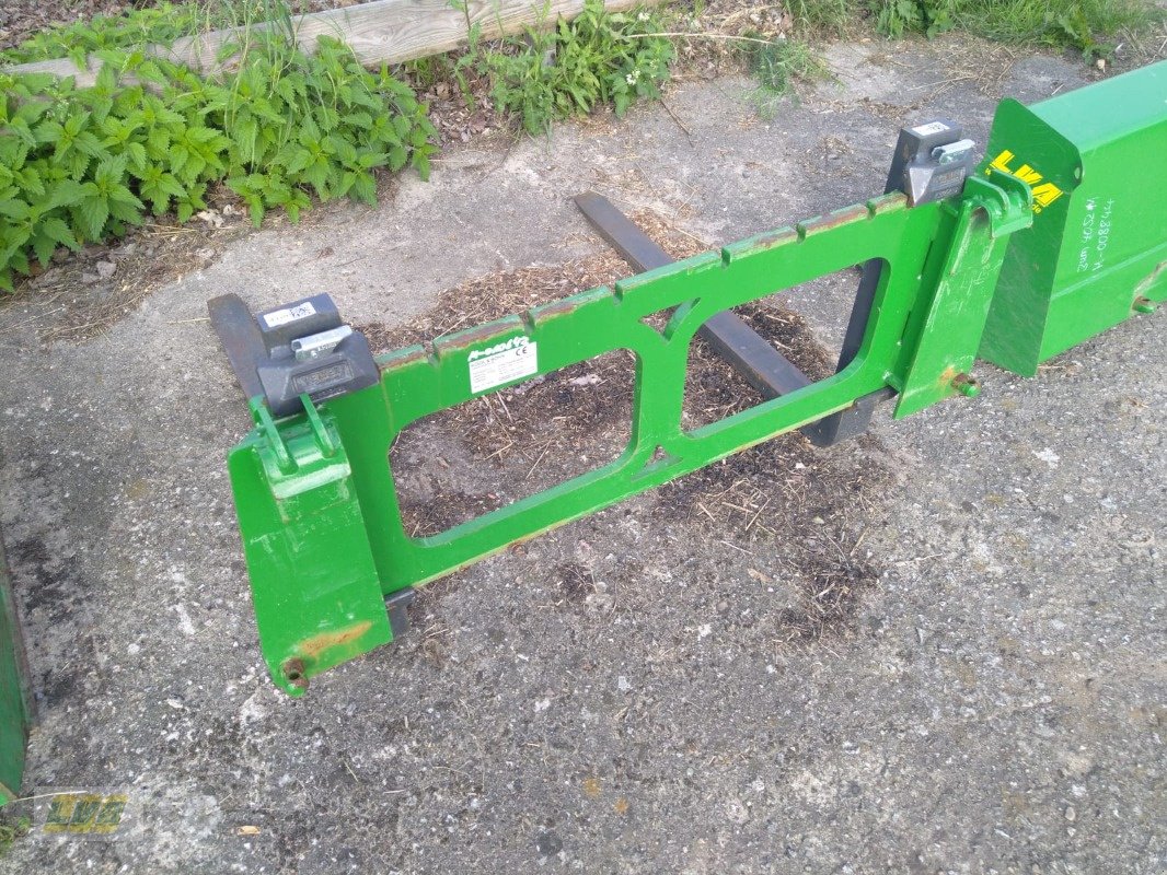 Traktor of the type John Deere 4052M mit Frontlader, Gebrauchtmaschine in Schenkenberg (Picture 18)