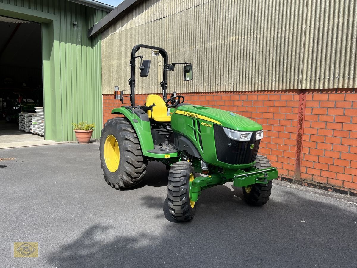 Traktor des Typs John Deere 4052M, Neumaschine in Beelen (Bild 4)