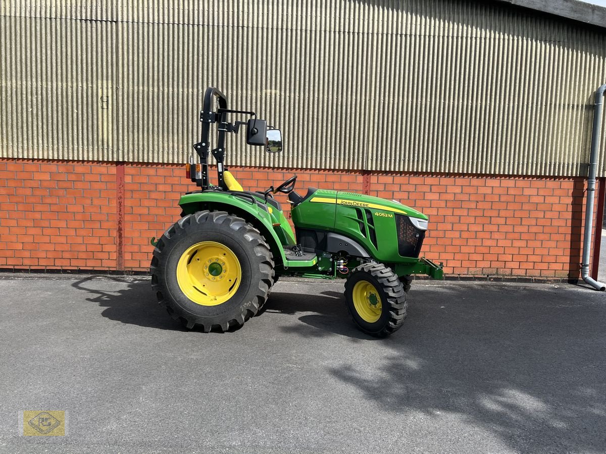 Traktor des Typs John Deere 4052M, Neumaschine in Beelen (Bild 3)