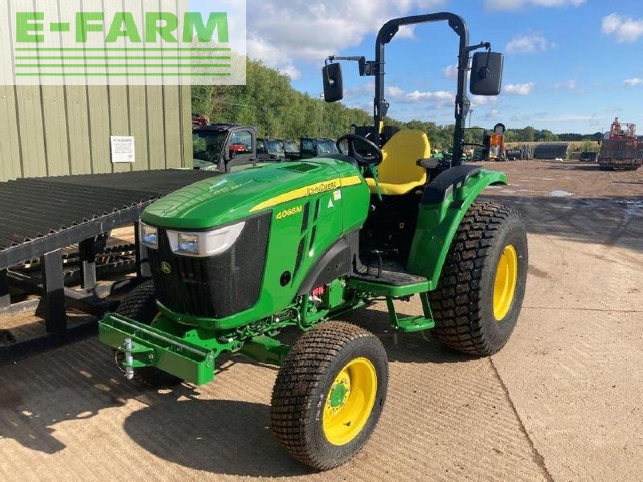 Traktor des Typs John Deere 4066m compact tractor, Gebrauchtmaschine in THAME (Bild 1)