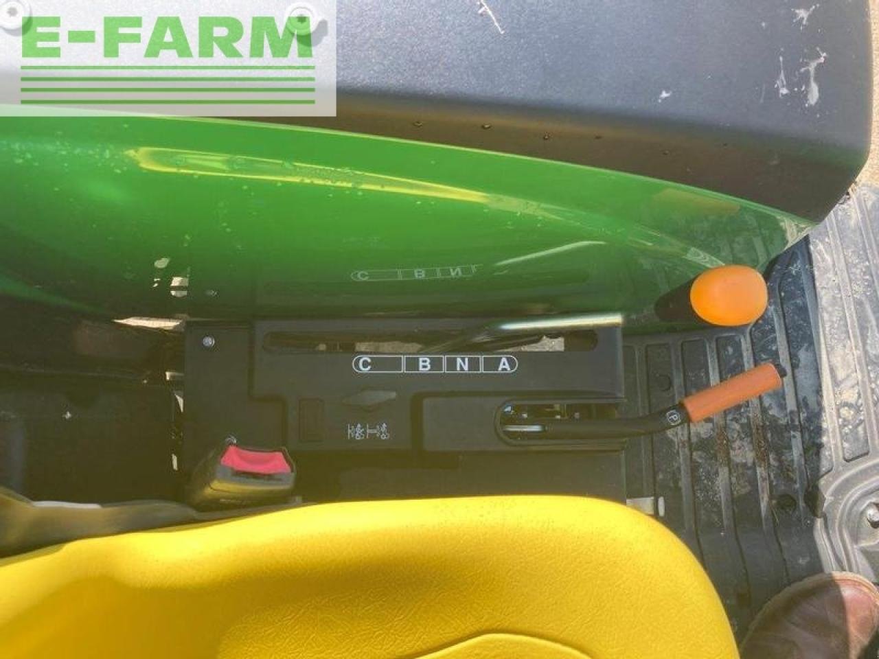 Traktor des Typs John Deere 4066m compact tractor, Gebrauchtmaschine in THAME (Bild 11)