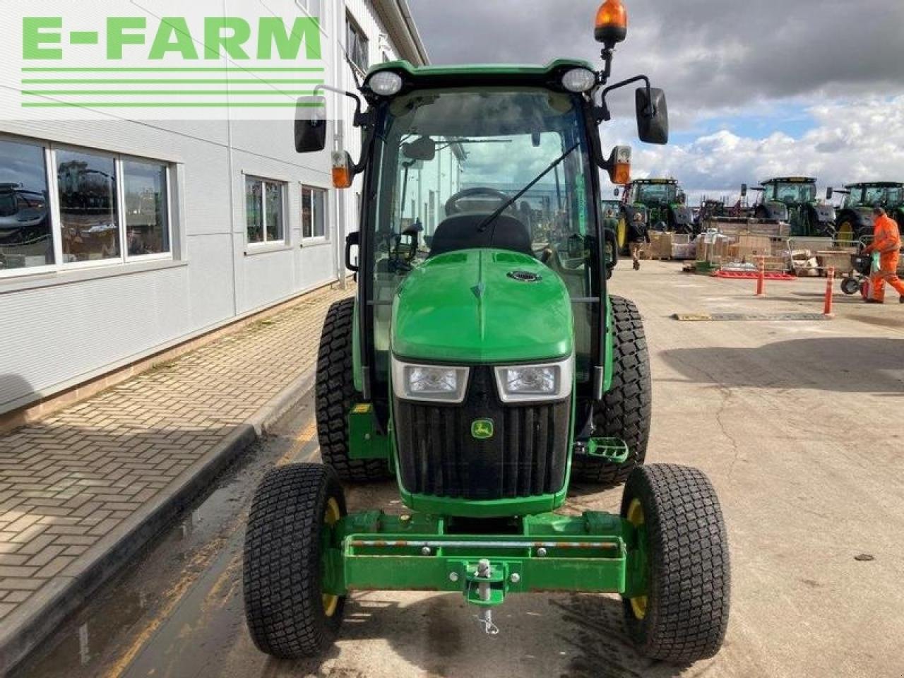 Traktor des Typs John Deere 4066r compact tractor, Gebrauchtmaschine in THAME (Bild 8)