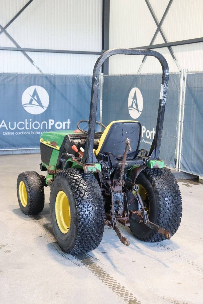 Traktor of the type John Deere 4100, Gebrauchtmaschine in Antwerpen (Picture 4)