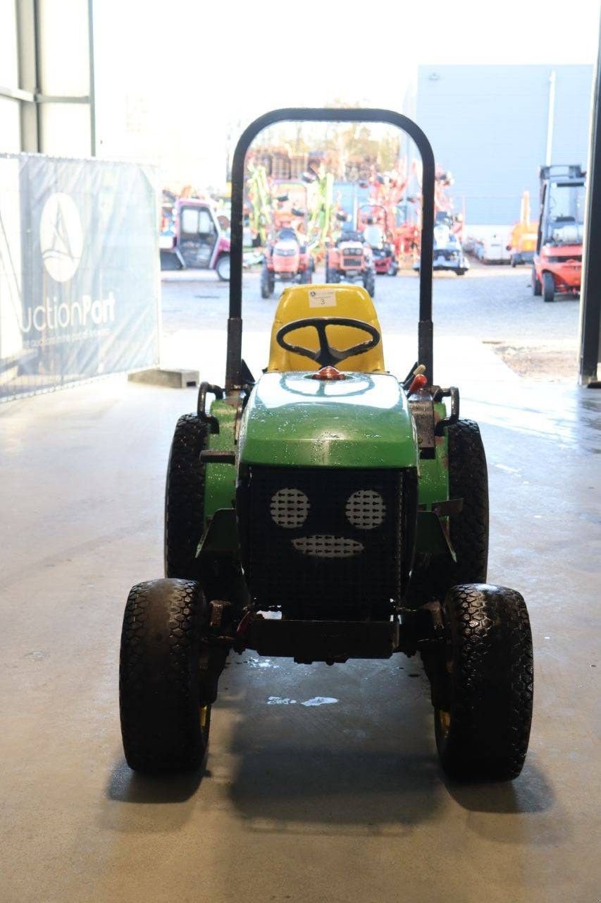 Traktor of the type John Deere 4100, Gebrauchtmaschine in Antwerpen (Picture 9)