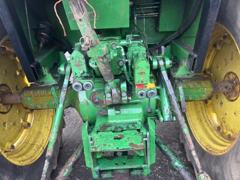 Traktor от тип John Deere 4240 STÅR HELT ORIGINAL I LAK OG ALT, Gebrauchtmaschine в Dronninglund (Снимка 9)