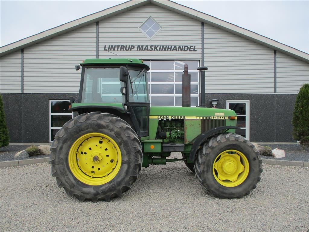 Traktor des Typs John Deere 4240S En rigtig Amerikaner med den store 7.6L motor, Gebrauchtmaschine in Lintrup (Bild 3)