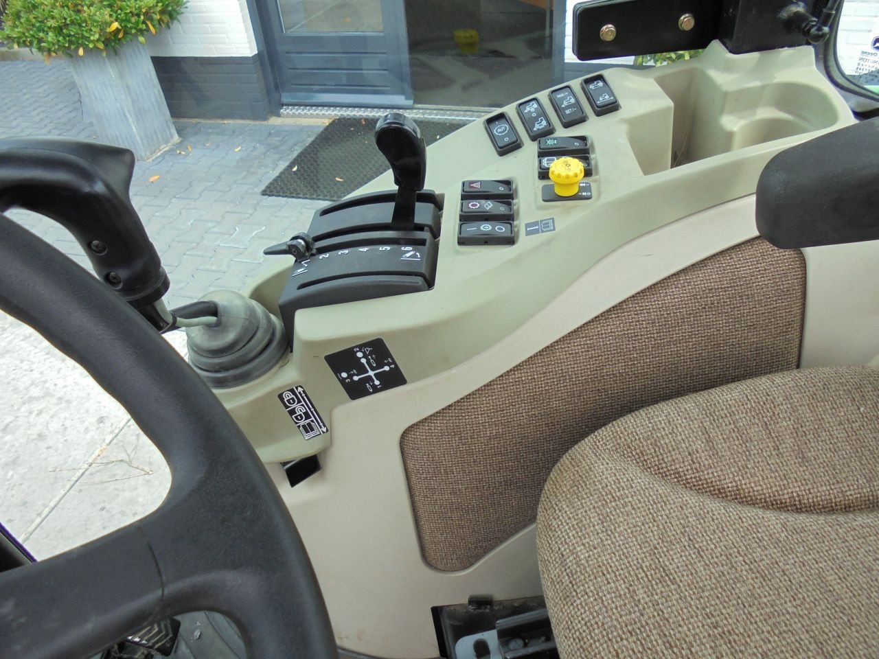 Traktor от тип John Deere 4720, Gebrauchtmaschine в Hedel (Снимка 4)