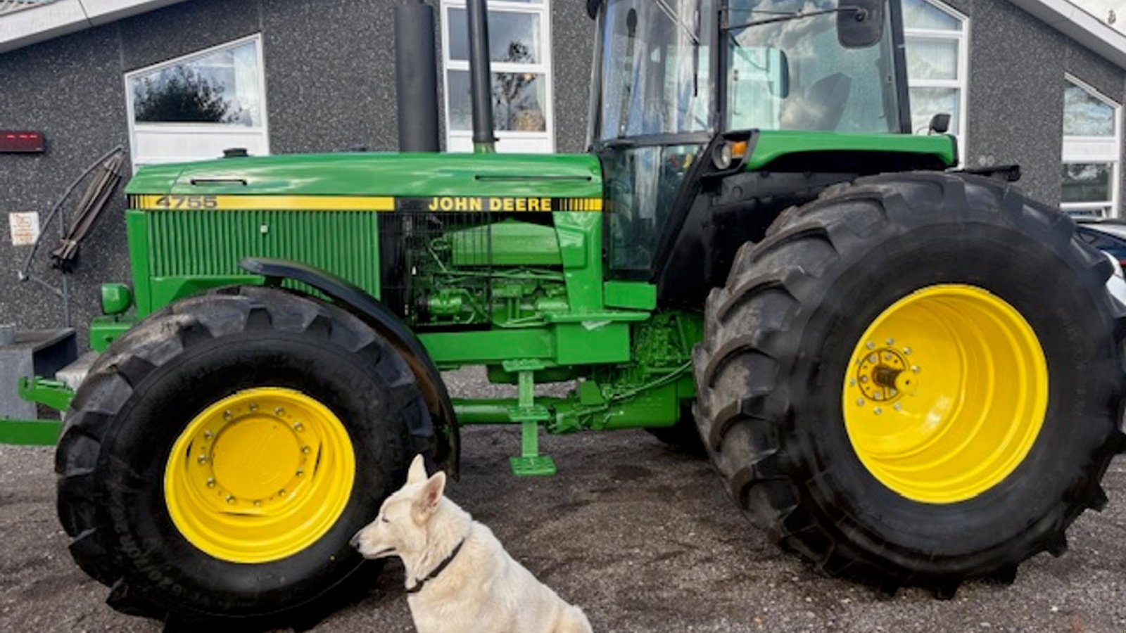 Traktor des Typs John Deere 4755 MED FRONTLIFT, LUFTANLÆG, NYE DÆK FOR, Gebrauchtmaschine in Dronninglund (Bild 2)
