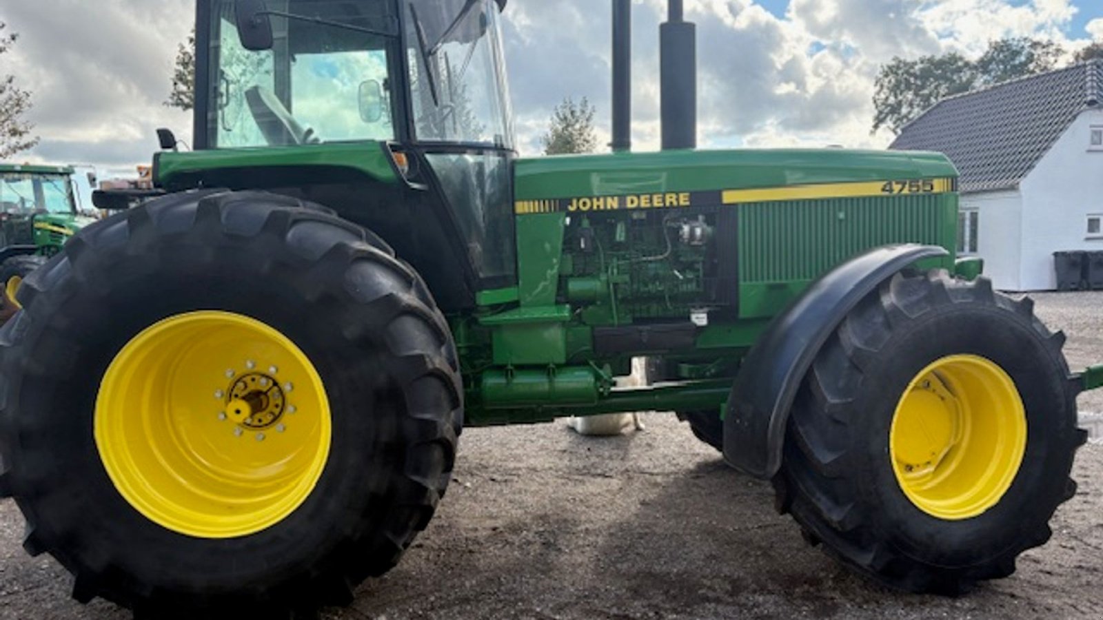 Traktor des Typs John Deere 4755 MED FRONTLIFT, LUFTANLÆG, NYE DÆK FOR, Gebrauchtmaschine in Dronninglund (Bild 9)