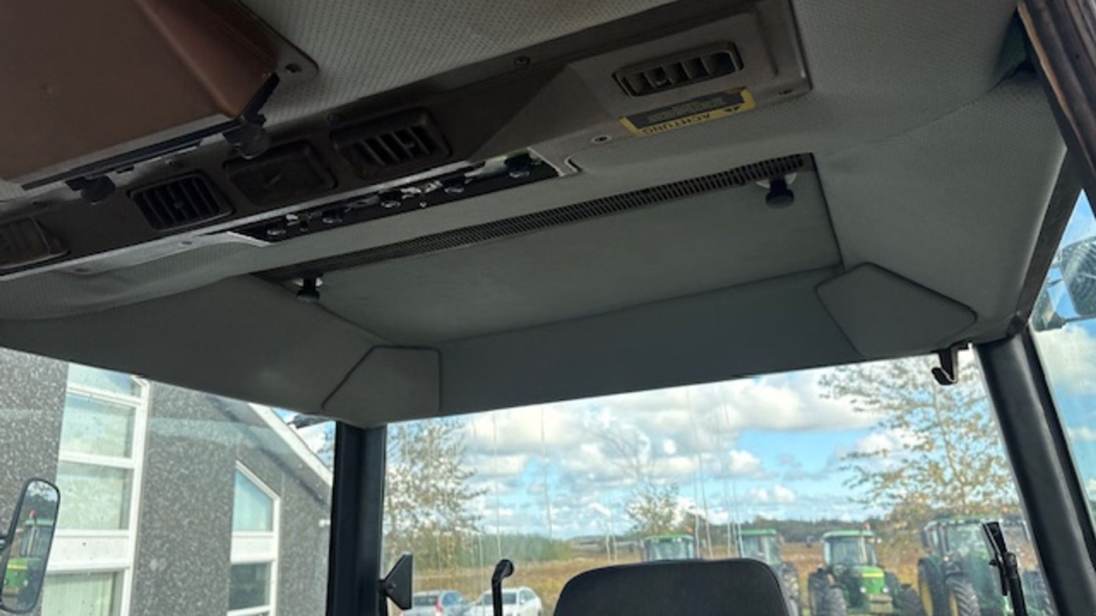 Traktor des Typs John Deere 4755 MED FRONTLIFT, LUFTANLÆG, NYE DÆK FOR, Gebrauchtmaschine in Dronninglund (Bild 20)